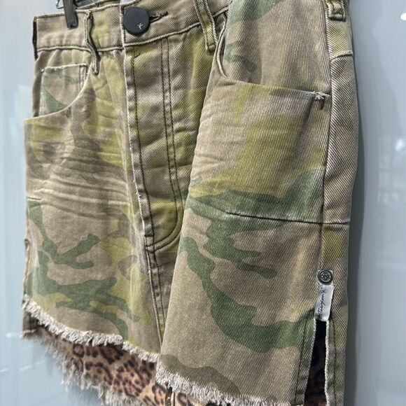 One Teaspoon Women's Green Cheetah Print Army Camo Denim Cut Off Mini Skirt 28 - Picture 2 of 6